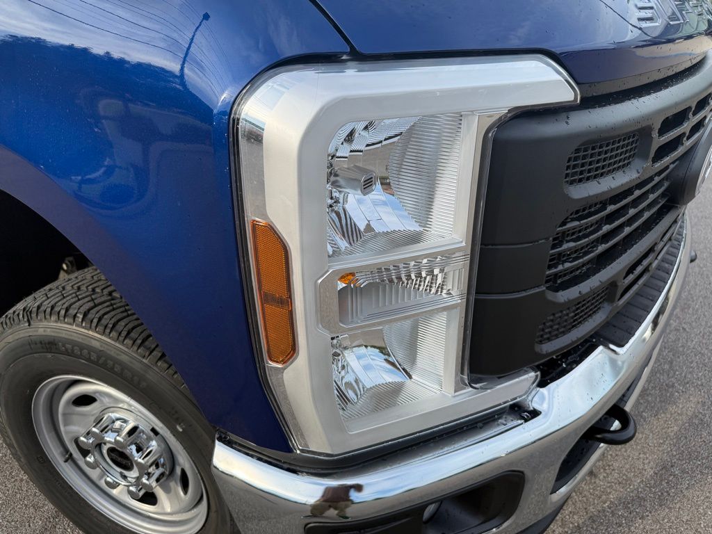 2026 Ford F-350 Super Duty XL - Photo 10