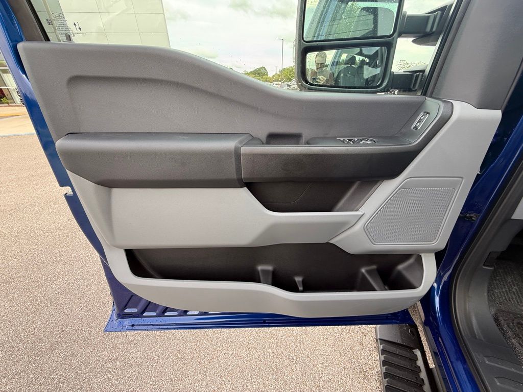 2026 Ford F-350 Super Duty XL - Photo 14
