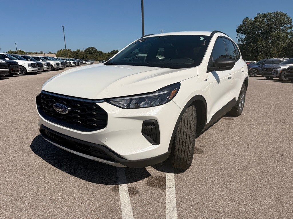 2026 Ford Escape ST-Line photo 3