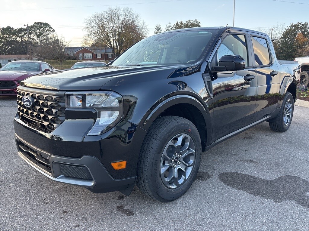 2025 Ford Maverick XLT photo 2