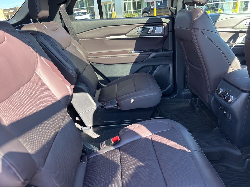 2026 Ford Explorer Platinum - Photo 18