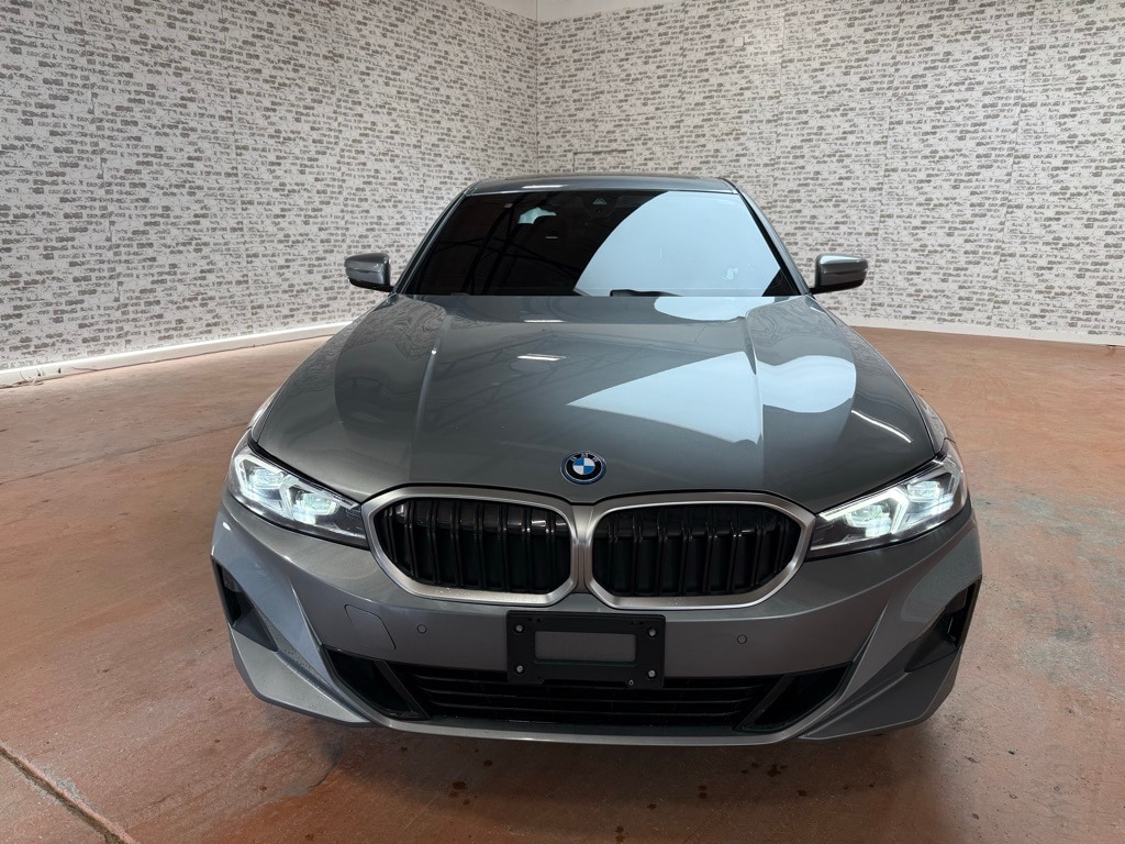 2024 Bmw 330e photo 2
