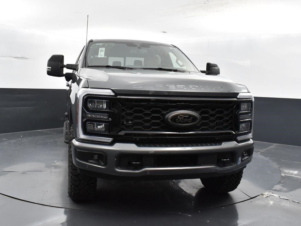 2025 Ford F-350 Lariat photo 2