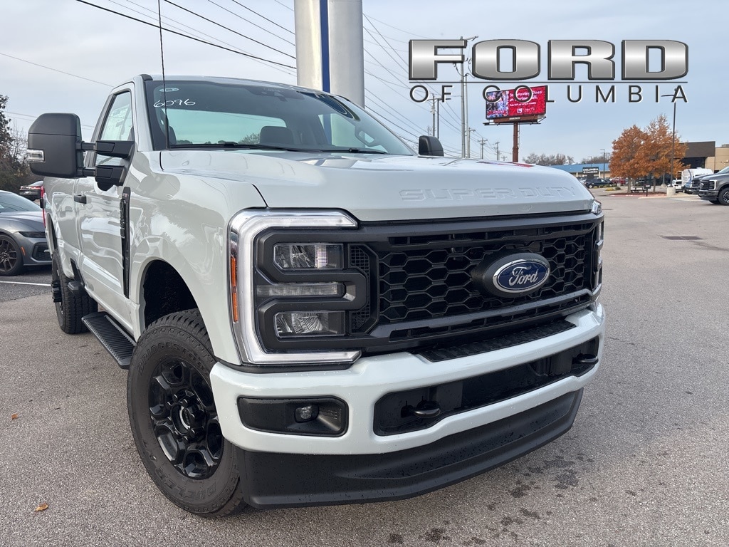 2025 Ford F-350 Super Duty XL's photo