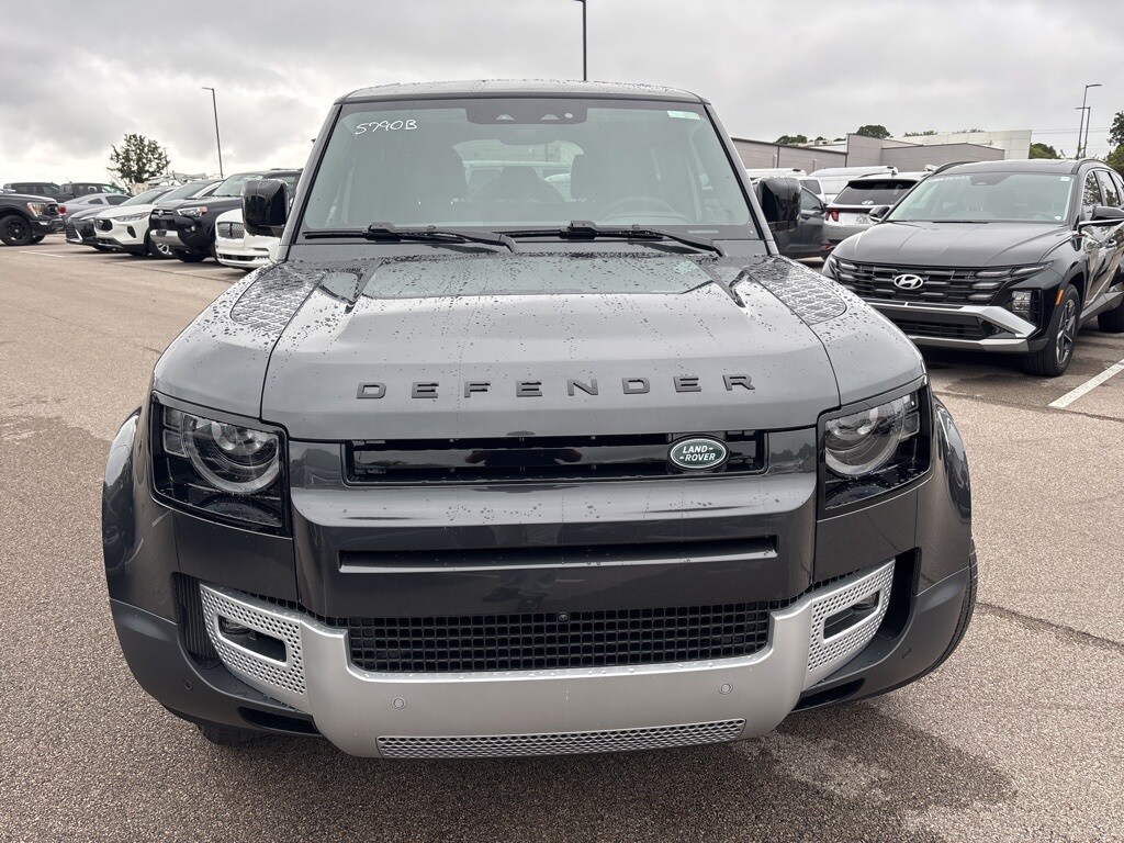 2025 Land Rover Defender 110 S photo 2