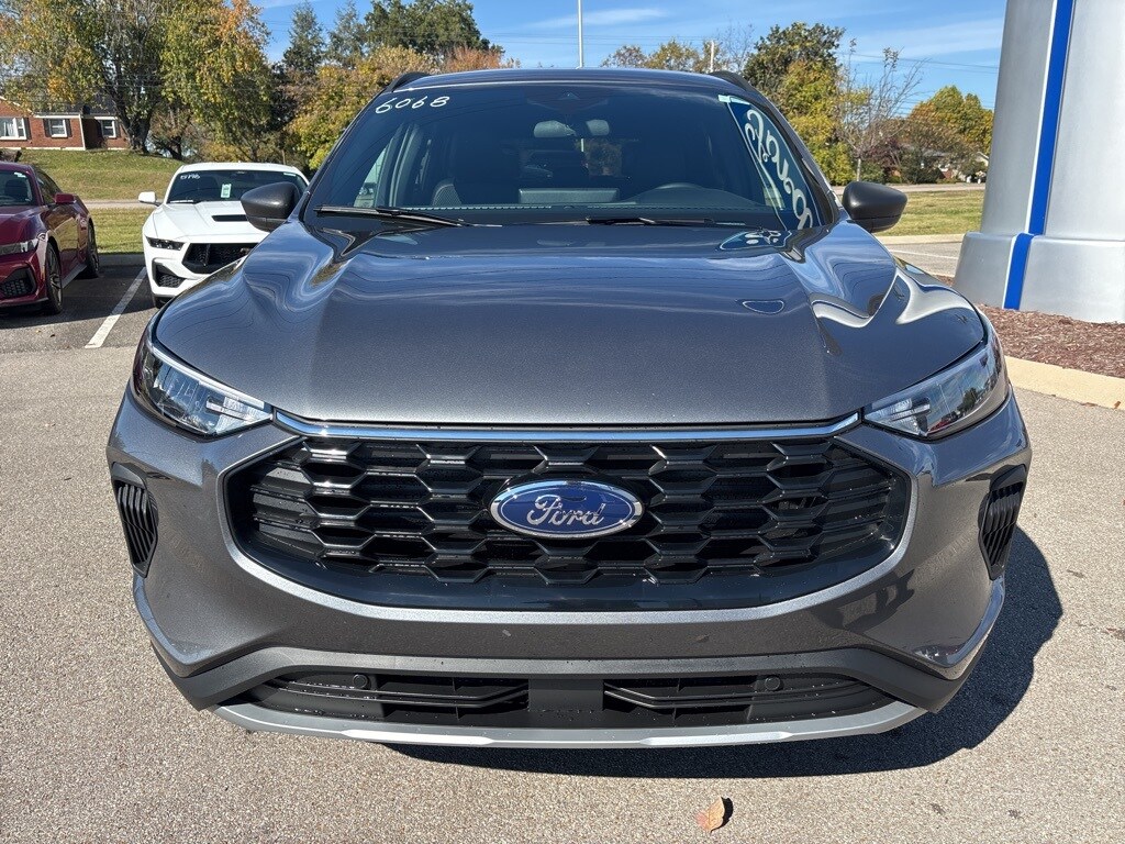 2026 Ford Escape ST-Line photo 2