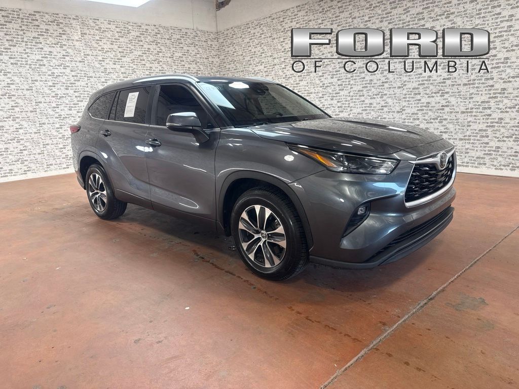Used 2023 Toyota Highlander XLE