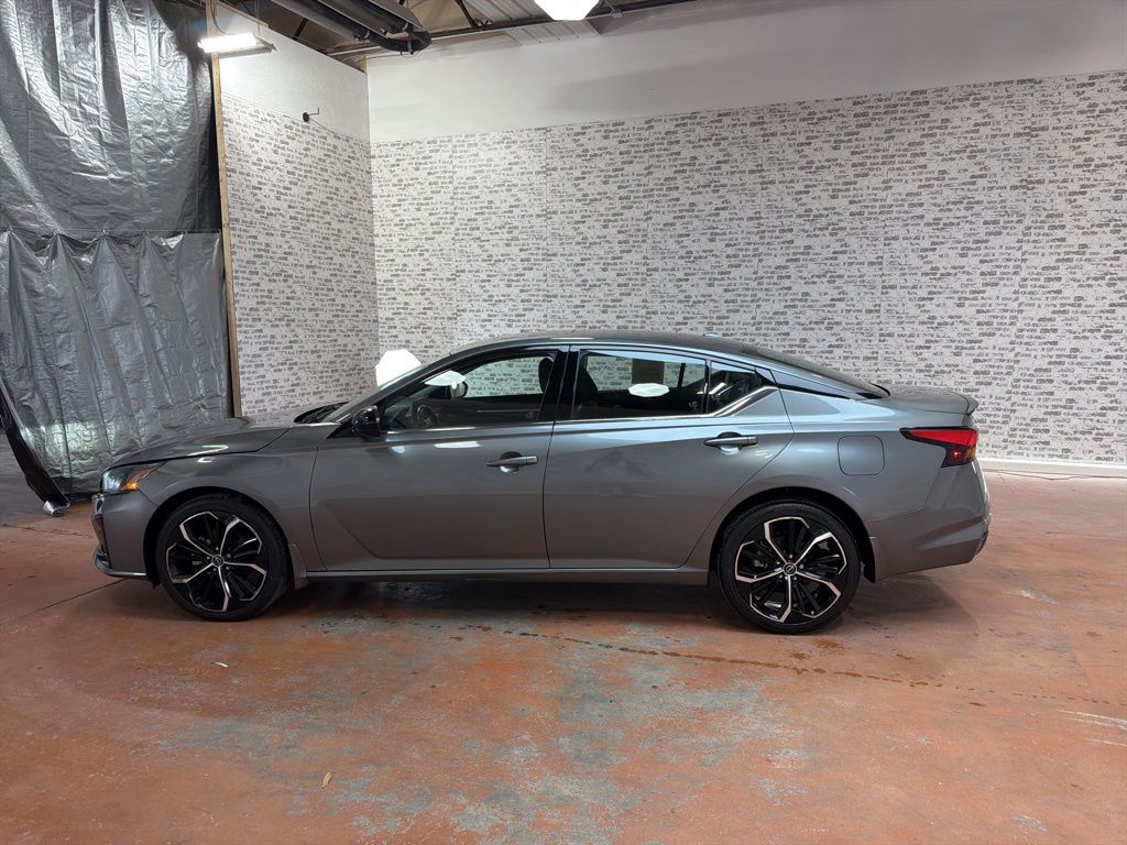 2023 Nissan Altima 2.5 SR photo 4