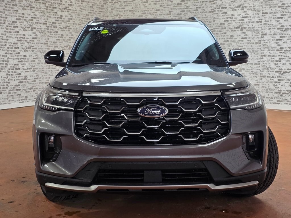 2026 Ford Explorer Platinum photo 2