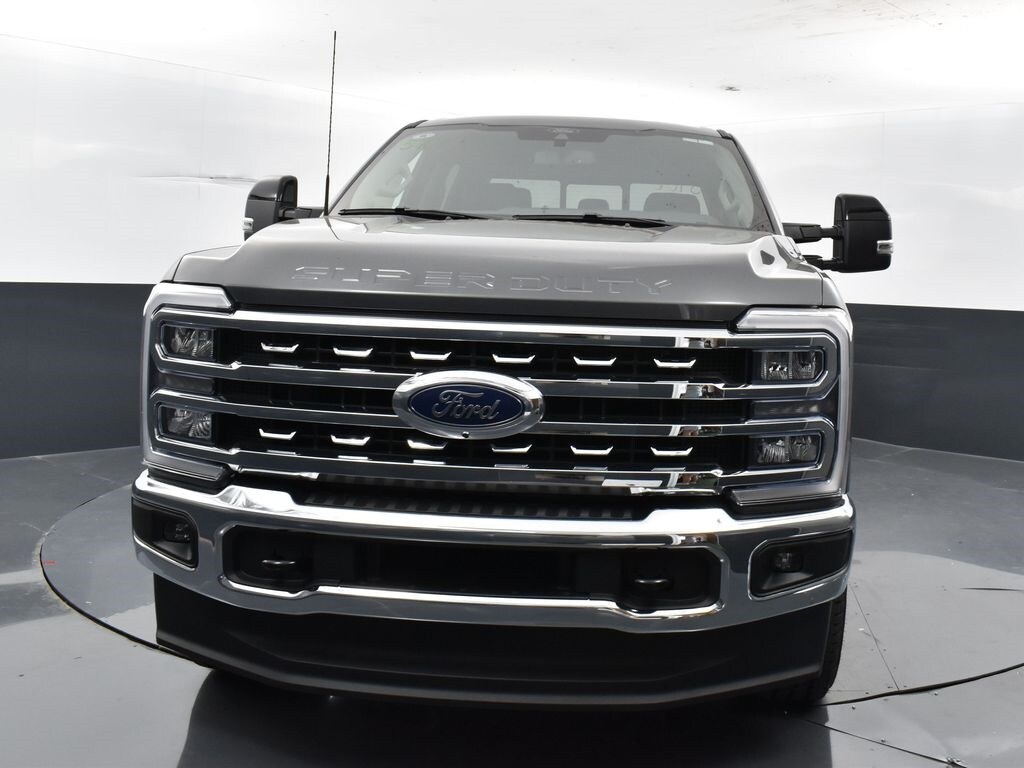 2026 Ford F-250 Lariat photo 2