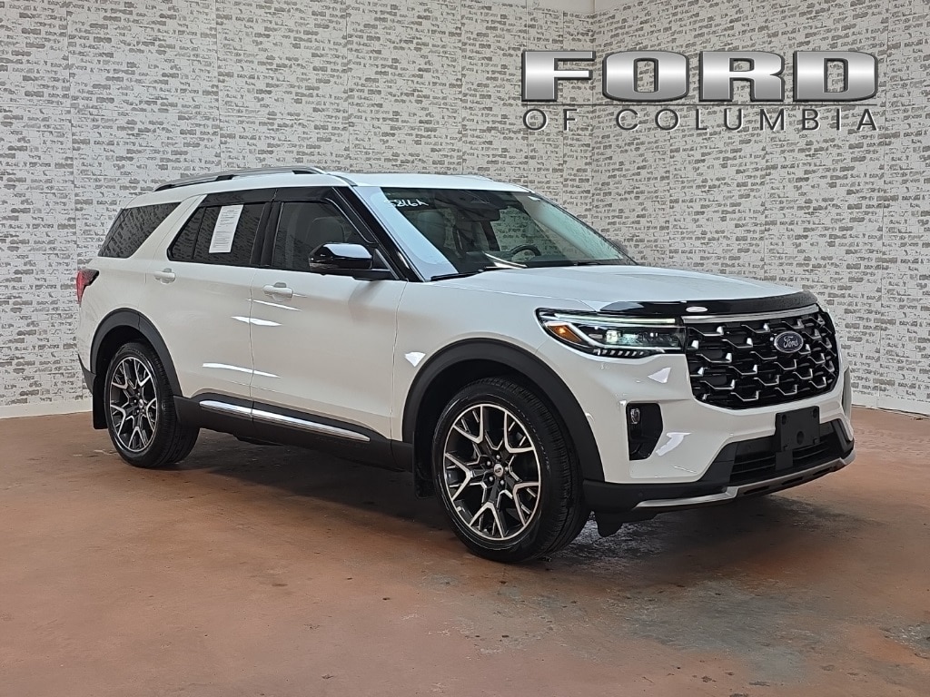 2025 Ford Explorer Platinum's photo