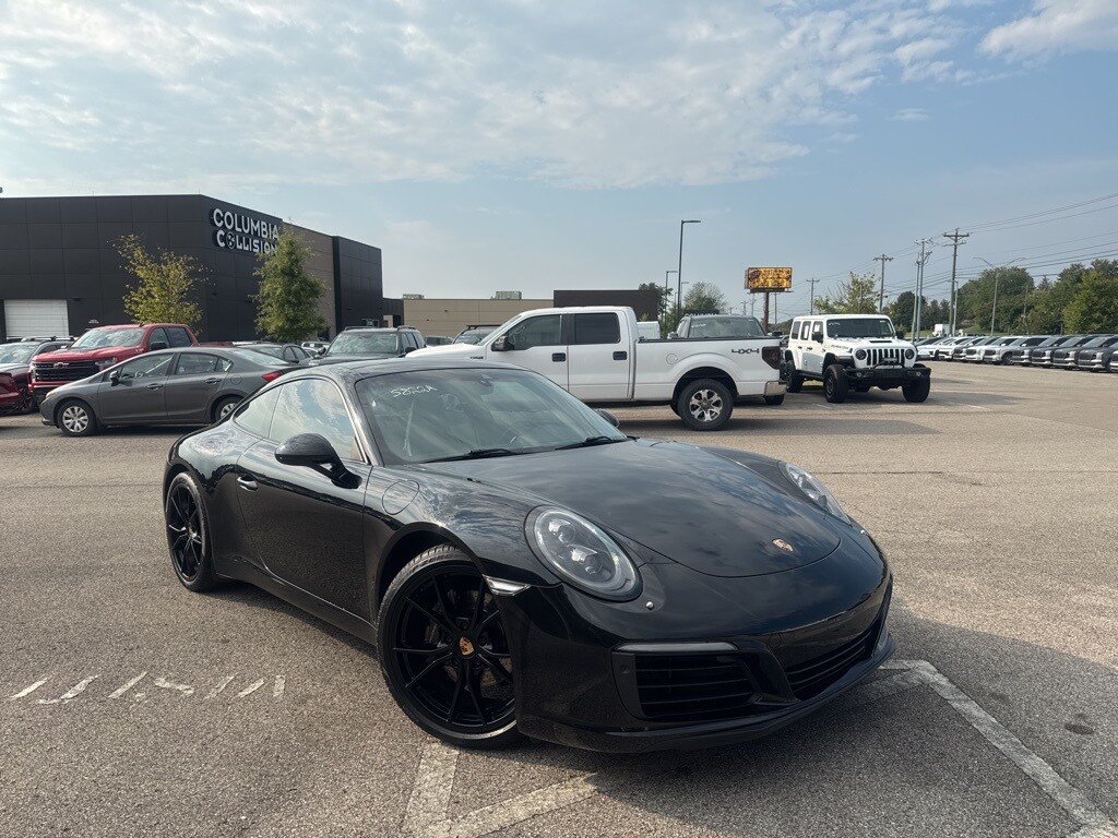 2017 Porsche 911 Coupe photo 2