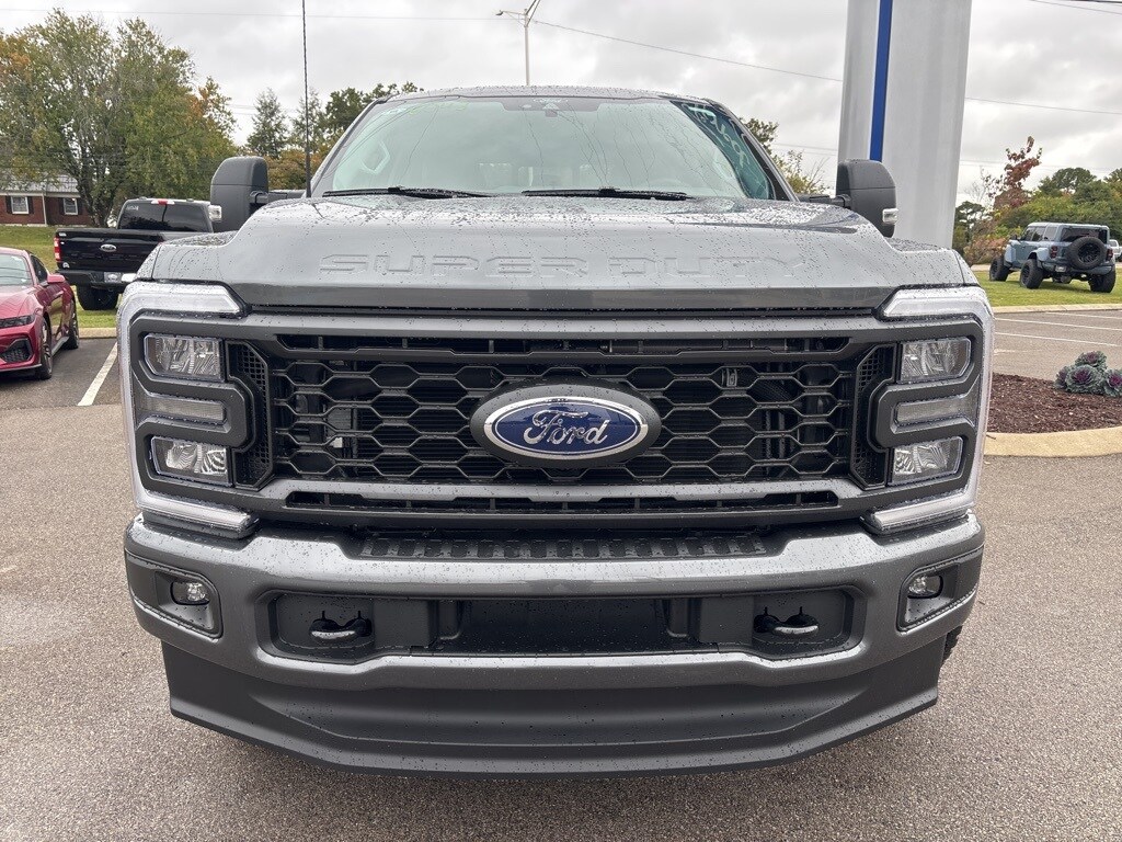 2026 Ford F-350 photo 2