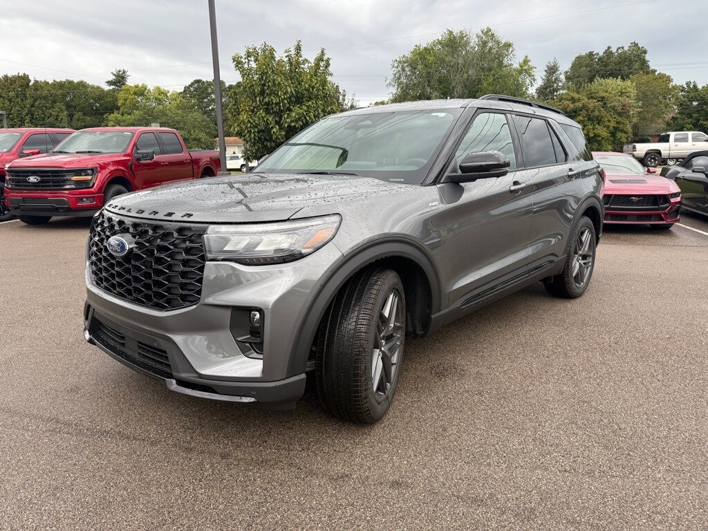 2025 Ford Explorer ST-Line photo 3