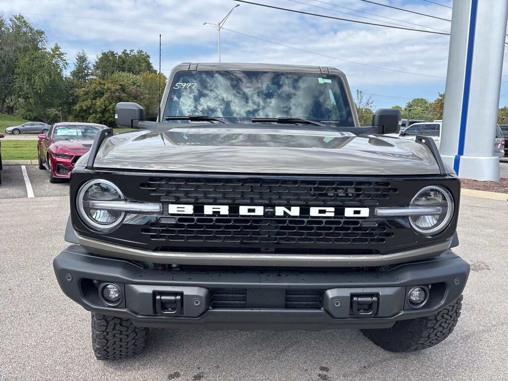 2025 Ford Bronco Badlands photo 2