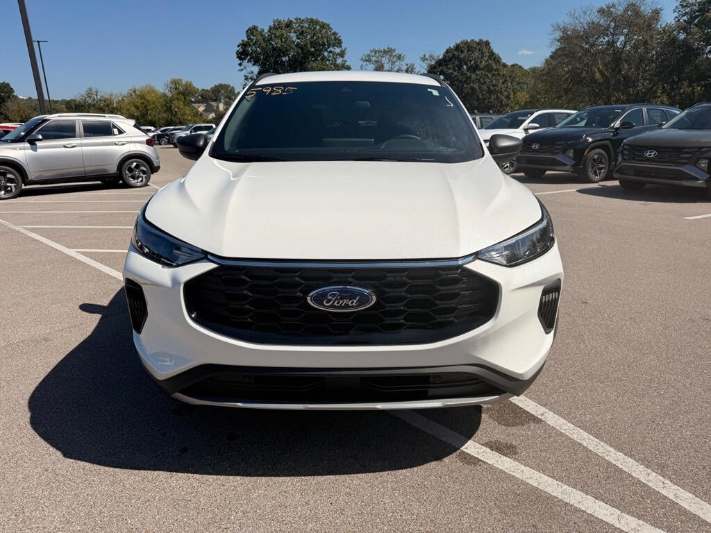 2026 Ford Escape ST-Line photo 2