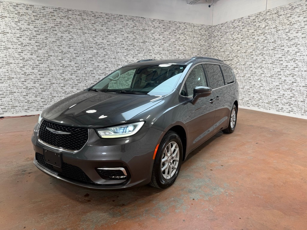 2022 Chrysler Pacifica Touring L photo 3