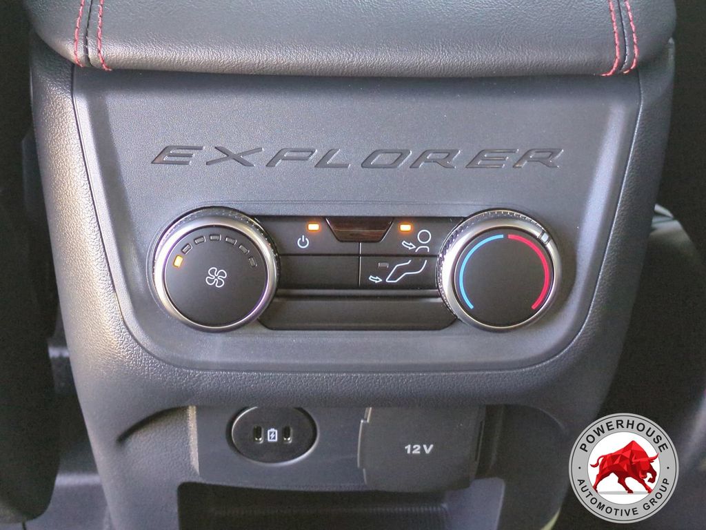 2026 Ford Explorer ST-Line - Photo 17