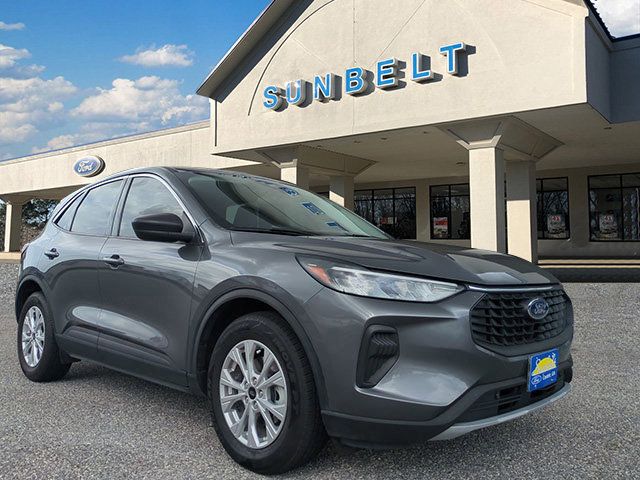 2023 Ford Escape Active's photo