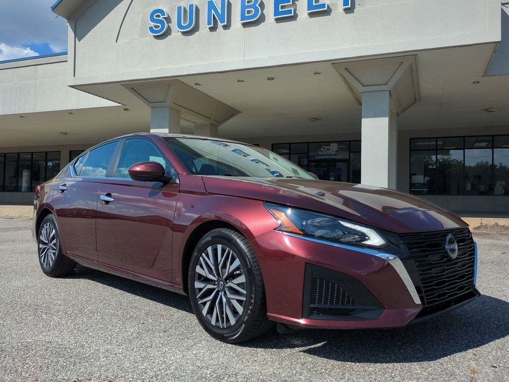 Used 2023 Nissan Altima 2.5 SV Sedan
