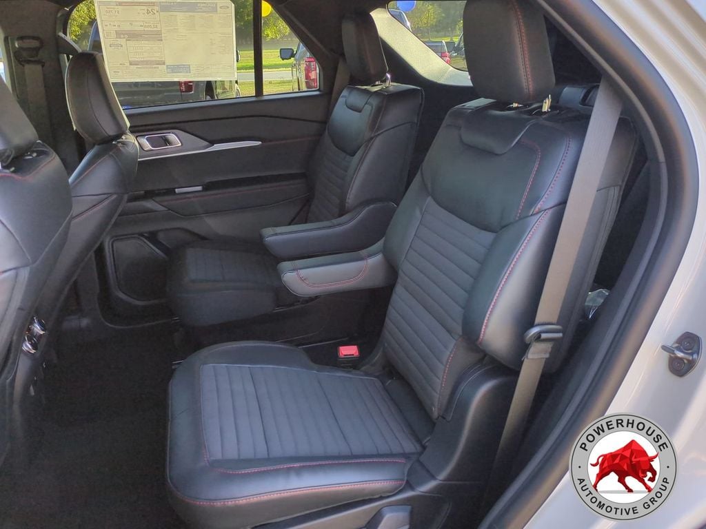 2026 Ford Explorer ST-Line - Photo 16