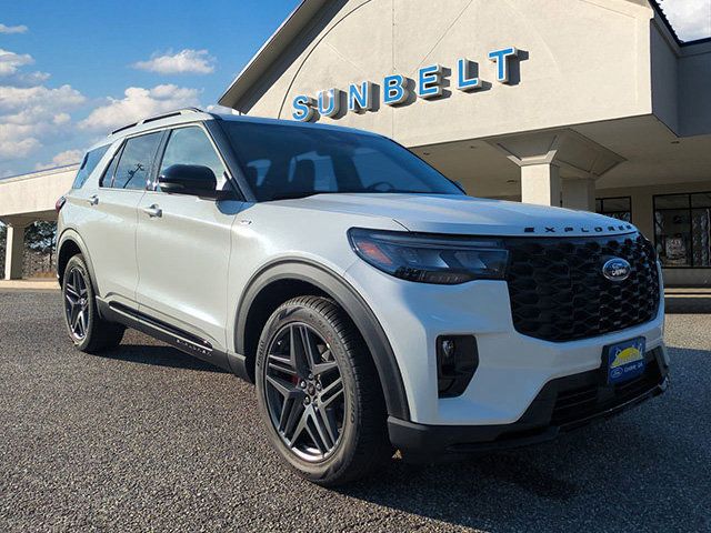 2026 Ford Explorer ST-LINE's photo
