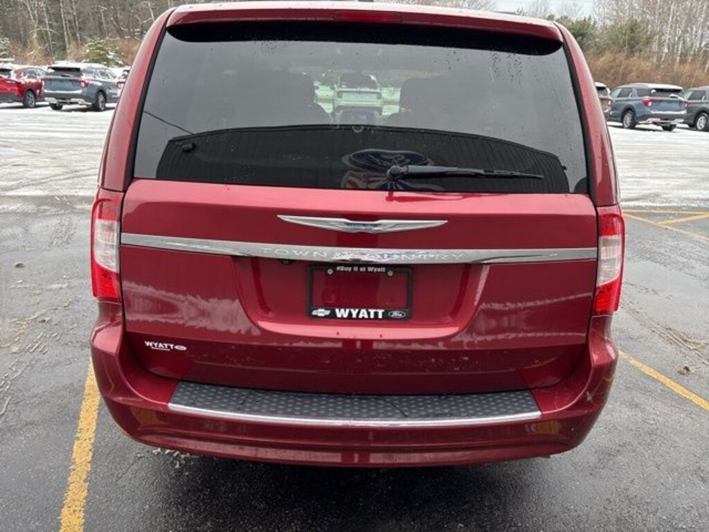 Used 2016 Chrysler Town & Country Touring Minivan/Van