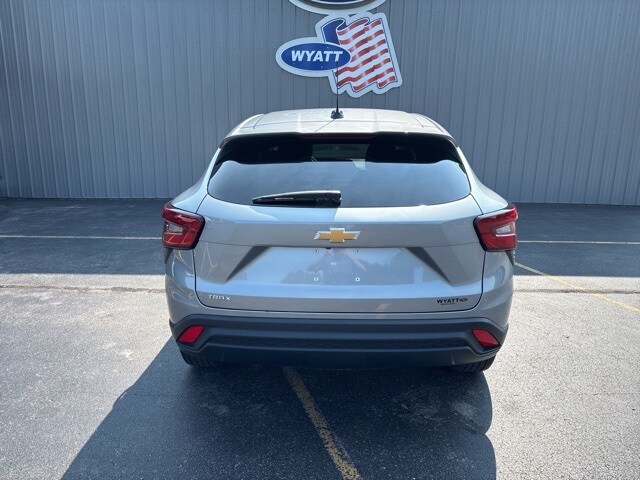 2024 Chevrolet Trax LS photo 3