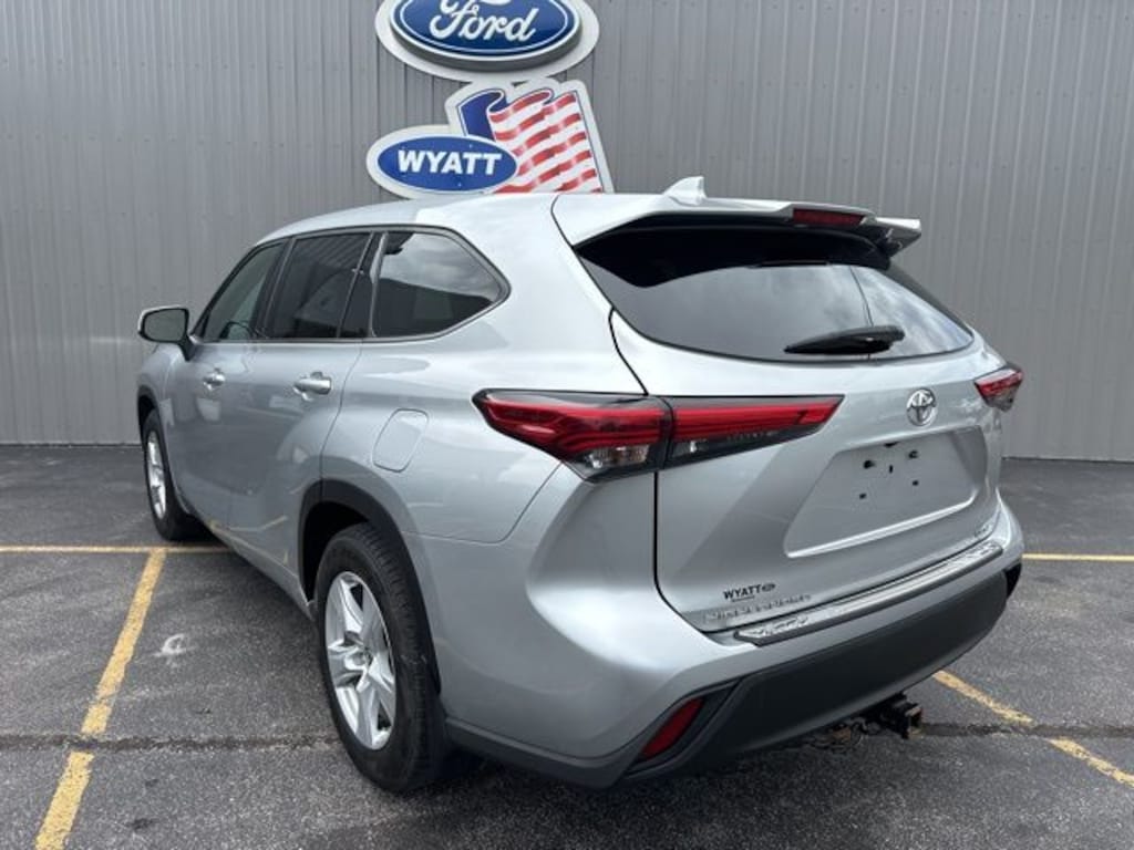 Used 2021 Toyota Highlander LE SUV