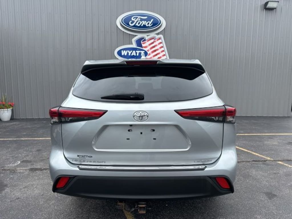 Used 2021 Toyota Highlander LE SUV