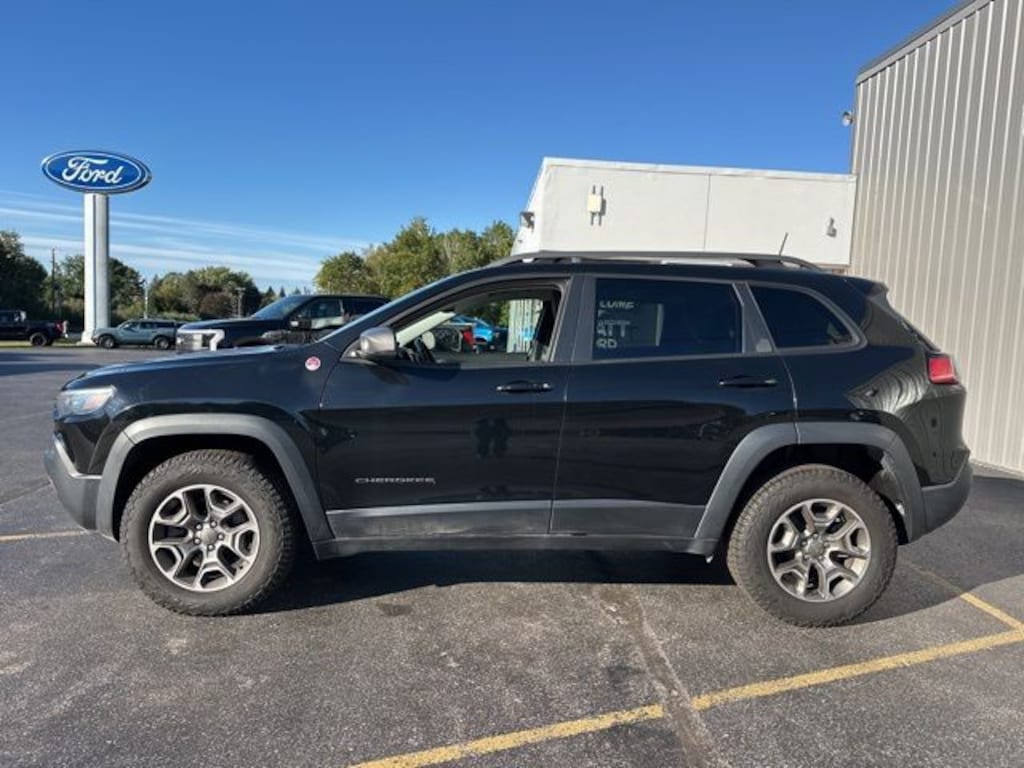 Used 2021 Jeep Cherokee Trailhawk SUV