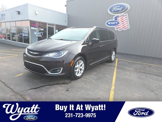 2018 Chrysler Pacifica Touring L Plus's photo