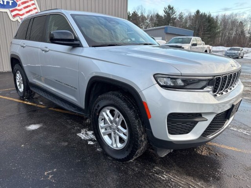 Used 2023 Jeep Grand Cherokee Laredo SUV