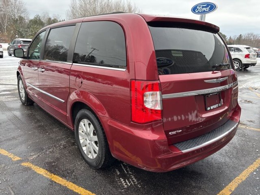 Used 2016 Chrysler Town & Country Touring Minivan/Van