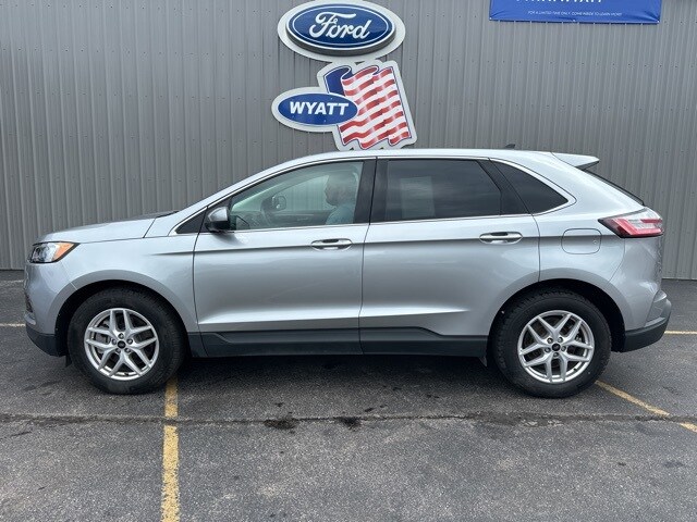 2023 Ford Edge SEL photo 2