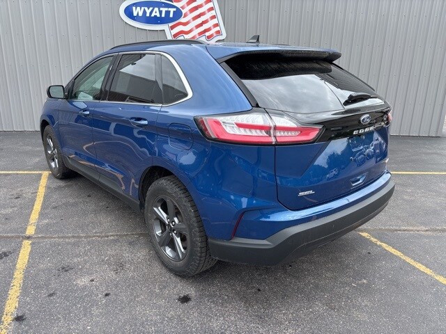 2022 Ford Edge SEL photo 3