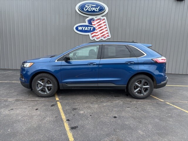 2022 Ford Edge SEL photo 2