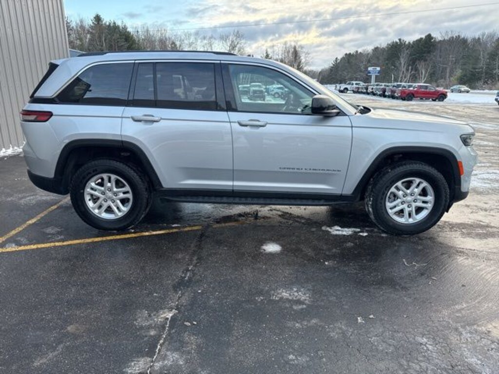 Used 2023 Jeep Grand Cherokee Laredo SUV