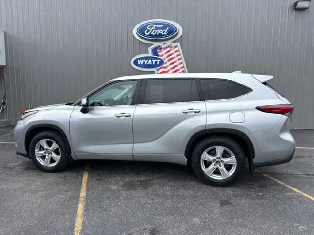 Used 2021 Toyota Highlander LE SUV