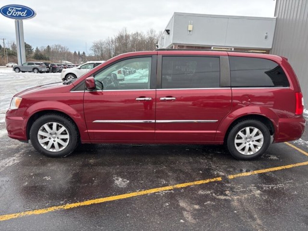 Used 2016 Chrysler Town & Country Touring Minivan/Van