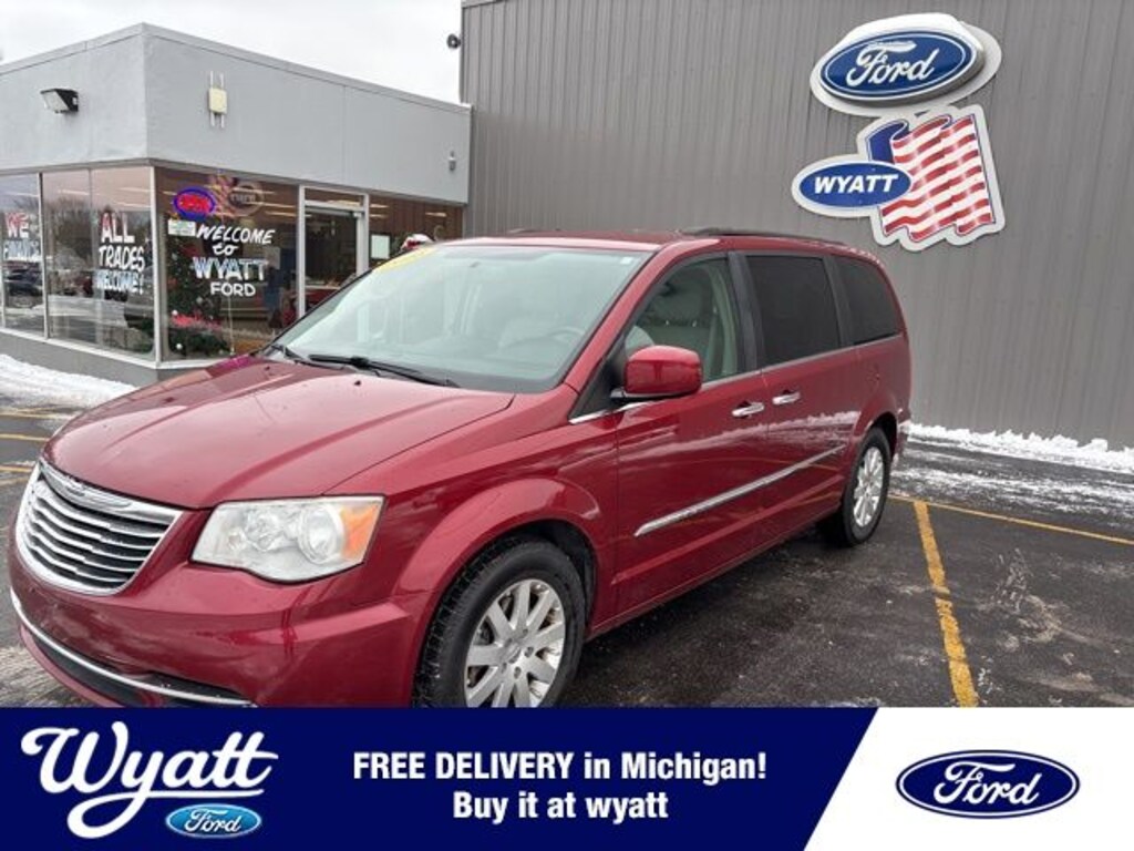 Used 2016 Chrysler Town & Country Touring Minivan/Van
