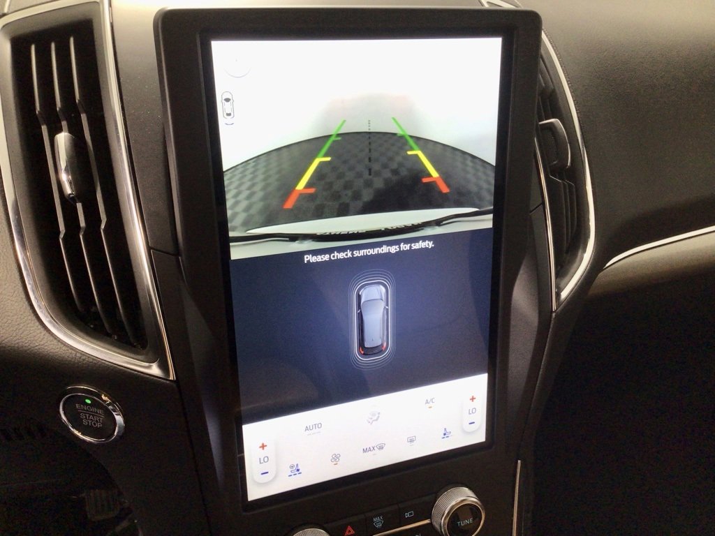 2024 Ford Edge Titanium photo 2