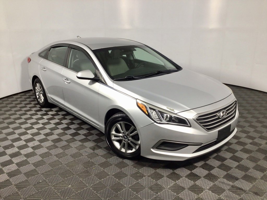 2017 Hyundai Sonata Base photo 2