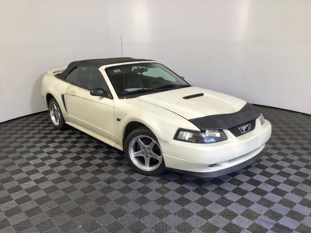 2000 Ford Mustang GT Convertible photo 2