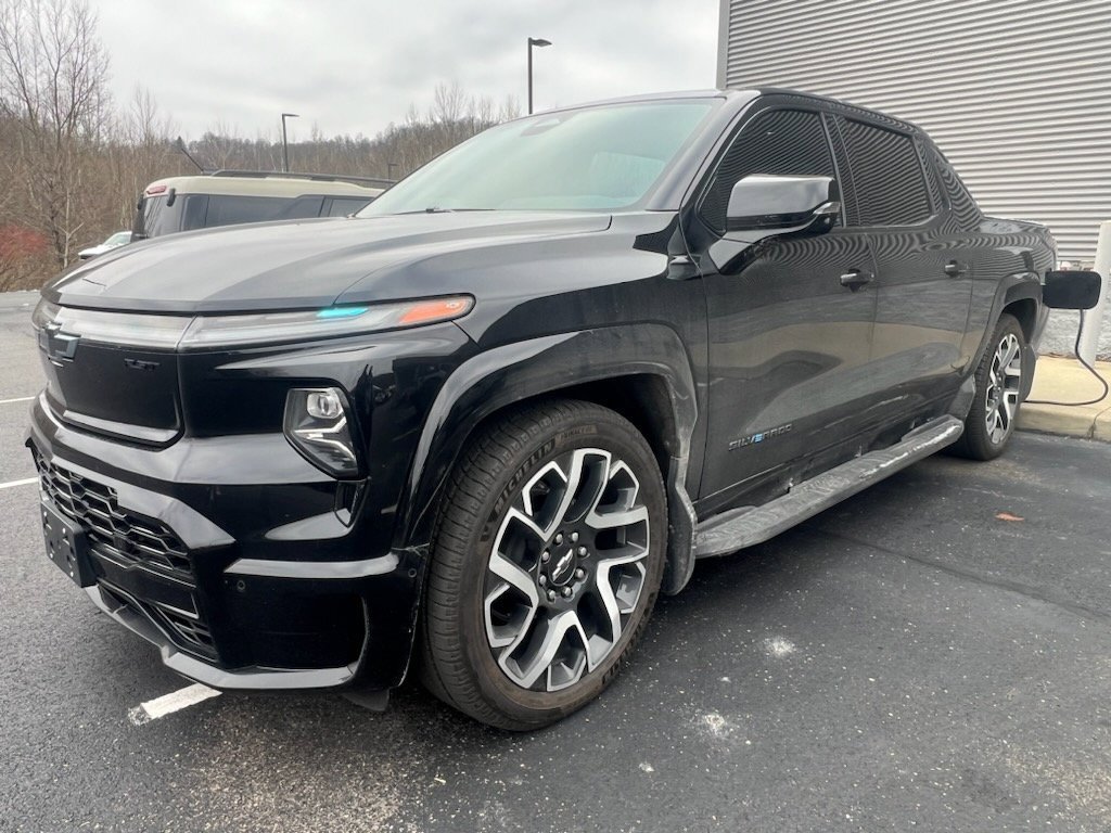 2024 Chevrolet Silverado EV RST photo 3