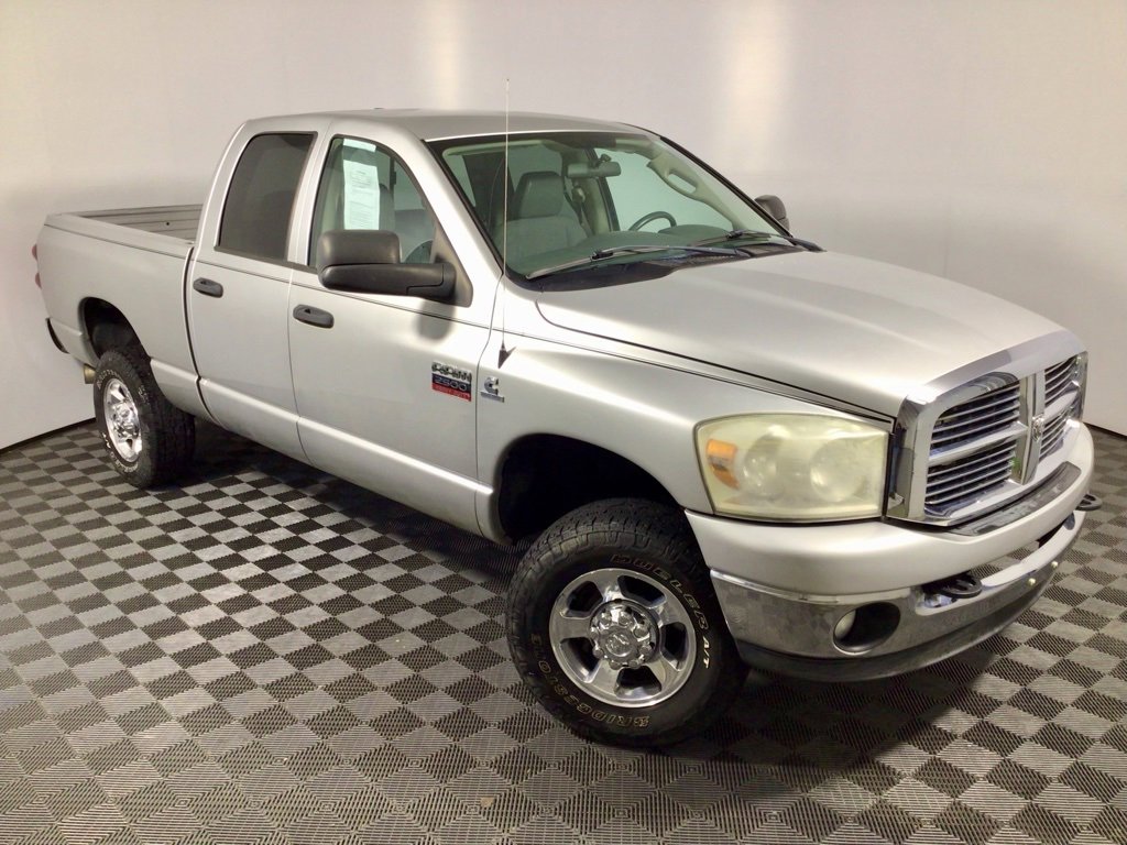 2008 Dodge Ram SLT Wagon photo 2