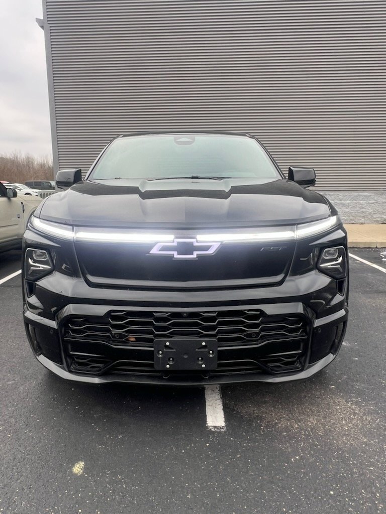 2024 Chevrolet Silverado EV RST photo 2