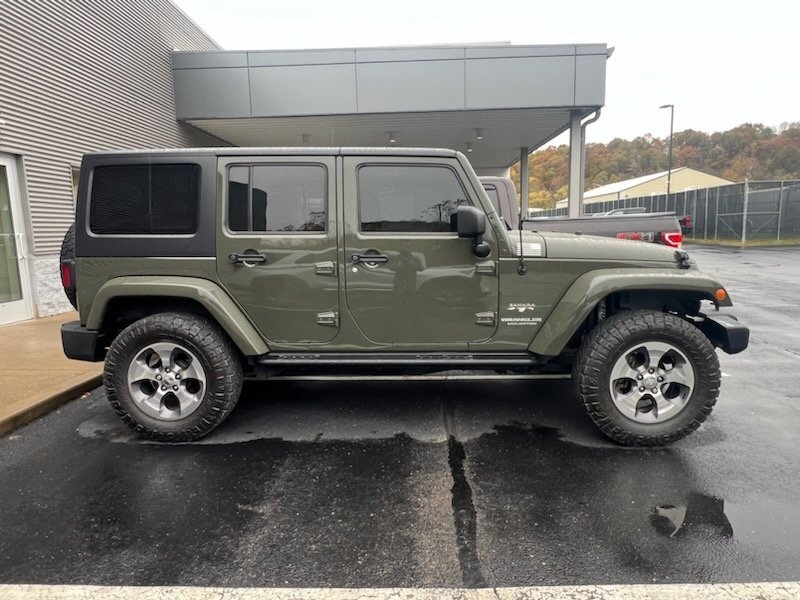 2016 Jeep Wrangler Unlimited Sahara photo 4