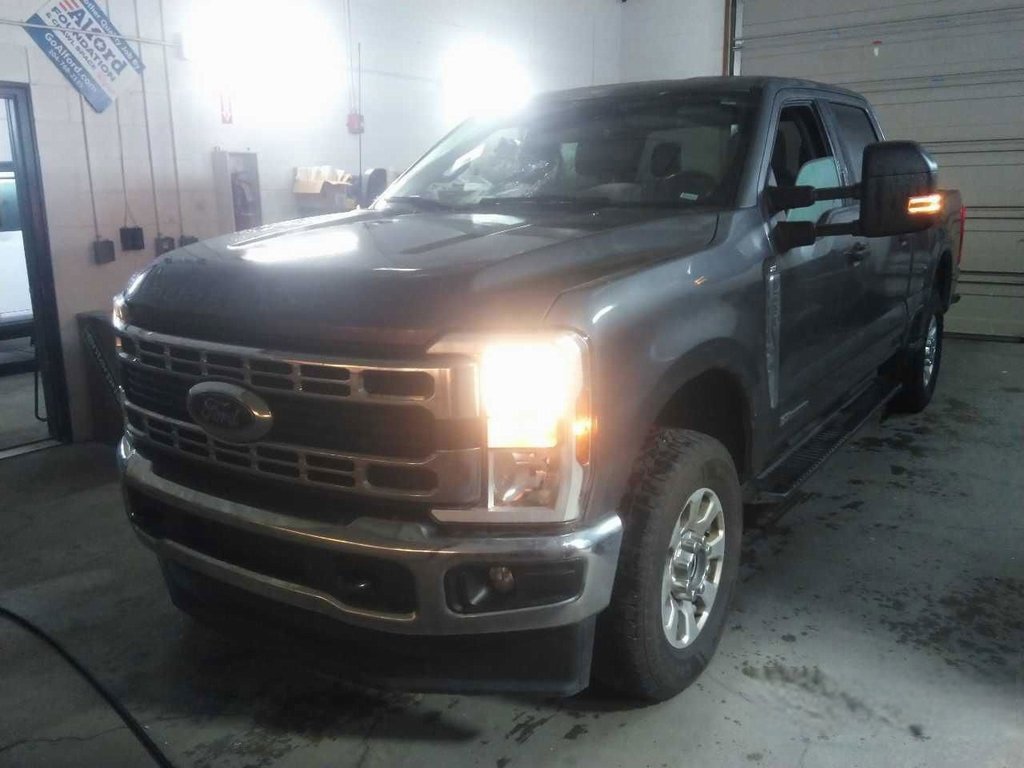 2024 Ford F-250 XLT photo 2