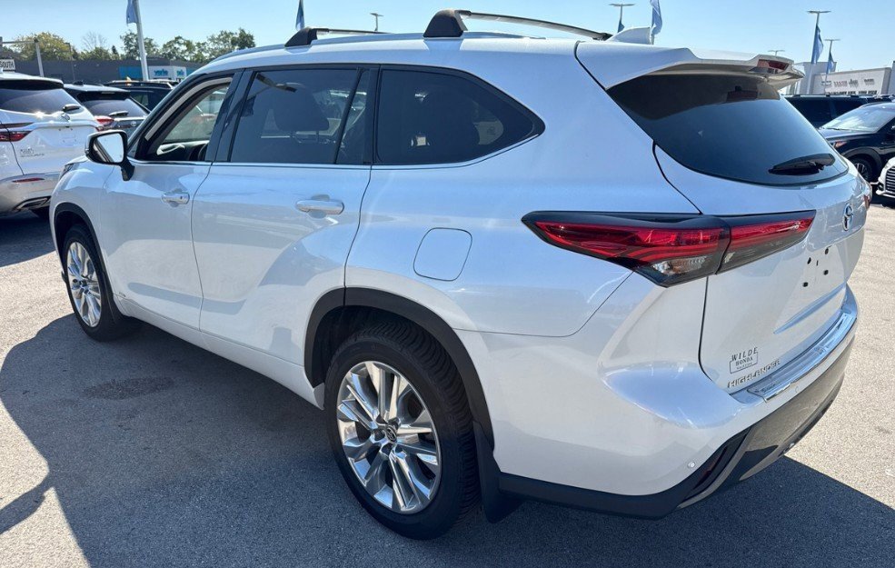 2022 Toyota Highlander Hybrid Limited photo 4